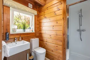 Lake View Lodge with Hot Tub - Image 5