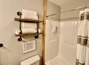 «Modernisé et moderne avec un lit king size, 2 acres, 4 couchages» - Image 3