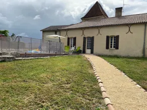 Country house with swimming pool - Image 2