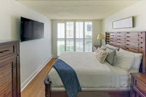 Cute 1 bedroom unit located in Condo Hotel in the heart of Coconut Grove Free Parking - Image 4