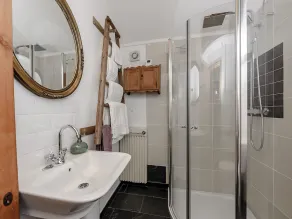 1 bedroom accommodation in Ashford - Image 2