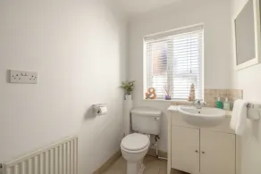 Spacious 6 Bedroom House in Maidenhead Windsor - Image 5
