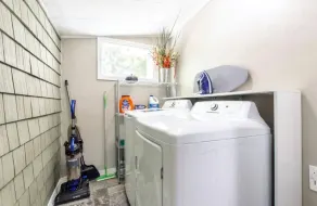 Modern and comfy home five minutes from downtown - Image 2