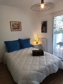 Apartment in beautiful residence with swimming pool. Pets allowed. - Image 3