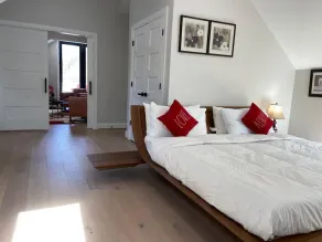 Rare Luxury Spacious City Suite - Image 4