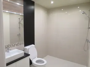 Schöne geräumige zentrale 4 Schlafzimmer / 3 Badezimmer - Image 2
