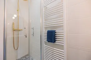 Elégante villa rénovée et confortable, avec piscine, spa et vue sur la campagne - Image 5