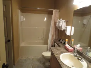 Amazing 3-Bedrm Ski in/ Ski Out/  Golf Condo!Private Hot Tub! - Image 2