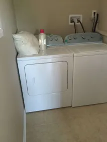 Thunderbolt Home | Clean & Comfortable | Close to Beach and Downtown - Image 2