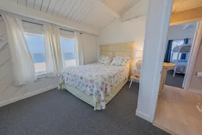 Oceanfront, 3 lit / 2 salles de bains, Animaux acceptés, Linge de lit fourni, WiFi, - Image 3