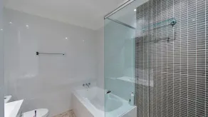 Fabulous unit with a private spa and water views in the heart of Shoal Bay - Image 4