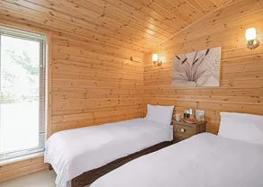 Superior and stunning stylish pine lodge. - Image 4