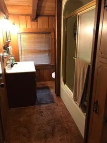 Rustic log cabin with 5 beds in a private setting, minutes Grenada Lake & town. - Image 3