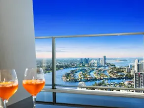 Three-Bedroom Deluxe Renovated Sky High Penthouse - Image 4