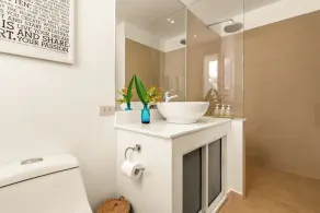 Beachfront Villa Baan Rim Haad 3BR - Image 3