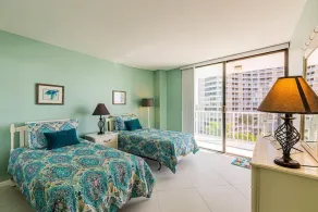 Ideal beachfront condo with pool and two balconies - Image 5
