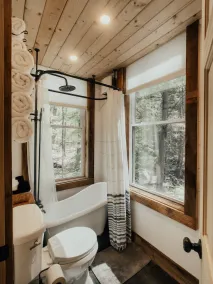 Cozy 4 season Treehouse - 30 minute drive to ski! - Image 2
