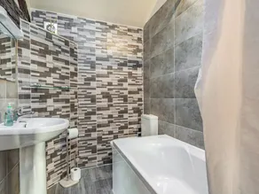 2 bedroom accommodation in Poulton Le Fylde - Image 2