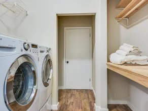 Cosy and Open with Loft on Greenbelt - Image 2