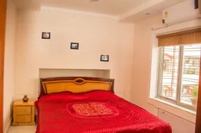 LUXURY        Apartment - Image 2