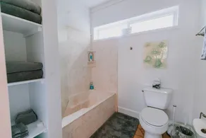 Only 1 block to FRONT BEACH! Perfect location in Ocean Springs! The King Suite - Image 2