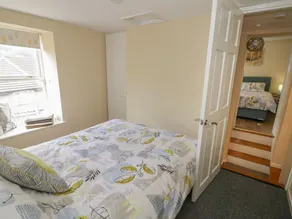 RAINFOREST COTTAGE, pet friendly, with a garden in Ruspidge - Image 5