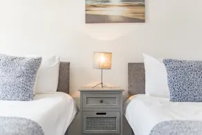 Pet friendly cottage, a stone's throw away from the beach. - Image 4
