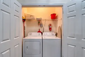 Deluxe 3 Bedroom Apartment 404 - Image 2