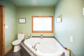 Hillside Hideaway 2 Bedroom Cabin - Image 4