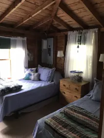 Quaint Waterfront Cottage - Image 5