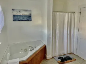 Beautiful pet friendly lodge in a quaint fishing village and sleeps 10 - Image 3