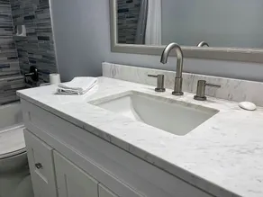 Newly Furnished & Remodeled Gulf Coast condo close to shopping beaches & airport - Image 3