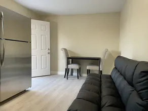 1B1B Guest House W/Full Kitchen Great Location Monthly Rental Only - Image 5