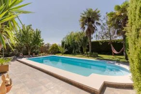 Rural house with pool, garden and BBQ - Image 3
