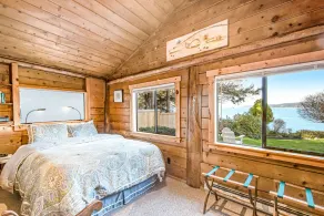 Waterfront Cottage with High-Speed WiFi, Ocean View, Private Deck, & Kitchenette - Image 4