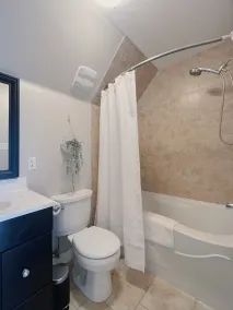 Large Lawrencetown lakefront cottage - Image 3