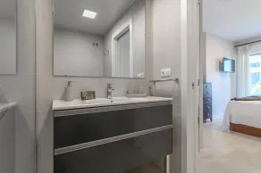 Apartment Right Next to Beach - Image 3