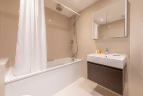Queensgate Court Apartments - Image 2