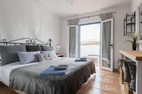 Fantastic location, 2 bed 2 bathroom property, stunning views, private Jacuzzi. - Image 4