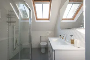 New Forest cottage, sleeps up to 10. Looks directly on to the Forest - Image 3