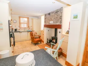 MORANNEDD, pet friendly, with open fire in Newborough - Image 3