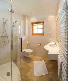 ¡Con mucho amor construyó chalets en una ubicación privilegiada! - Image 5