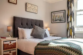 Beautiful 5-Bedroom Home Near Stroud - Image 3