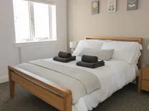 SEASCAPE, country holiday cottage, with a garden in Kinghorn - Image 3