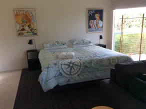 Hébergement indépendant pour couples avec vue spectaculaire sur la vallée - Image 4