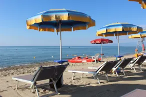 Comfortable Apartment with Beach Service Included - Image 5