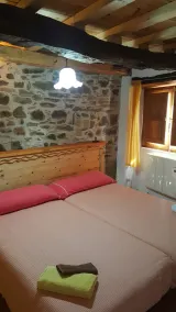 Hus i stille landsby. Ideelle par og venner i Noceda del Bierzo León. - Image 3