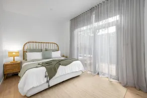 The Love Shack, Blairgowrie - Romantic, private bungalow, walk to Blairgowrie village and beach - Image 4