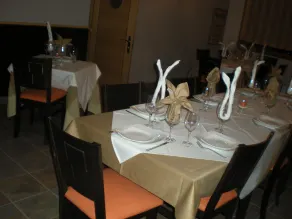 Superior private tourist hostel - Image 3