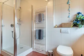 Apartamento 'Sonnenschein' com vista para a montanha, terraço partilhado e acesso Wi-Fi - Image 4